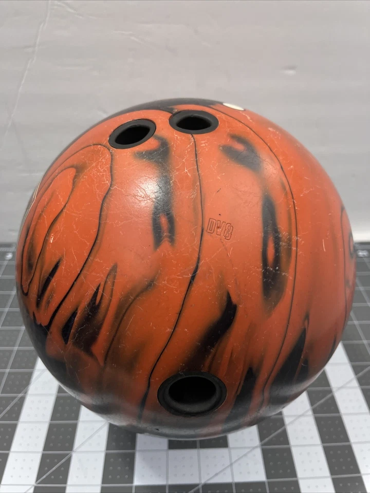 DV8 Merodeador Motín Naranja Negro 14,12 lb. Bola de boliche Foto 2 de 4