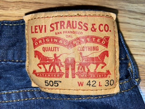 Levi’s 505 normale Passform gerade Denim Jeans Herren Größe 42 x 30 dunkle helle Waschung gebraucht, in einwandfreiem Zustand - Bild 10 von 16