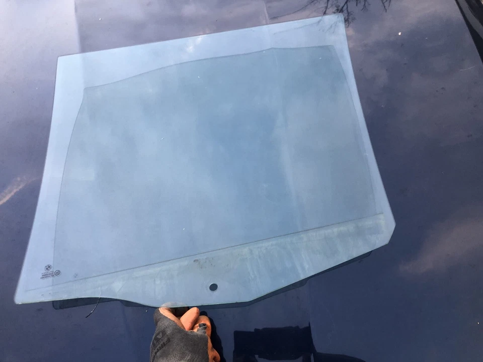 1999 - 2003 宝马 E39 WAGON TOURING 540iT 528iT 525iT 540 525 528 门玻璃后 R — 第 2/3 张图片