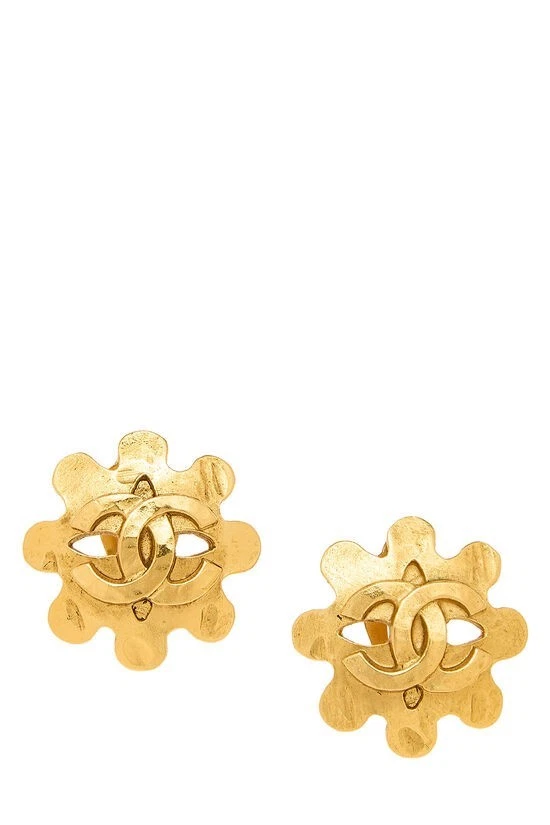 CHANEL GOLD SQUIGGLE BORDER EARRING