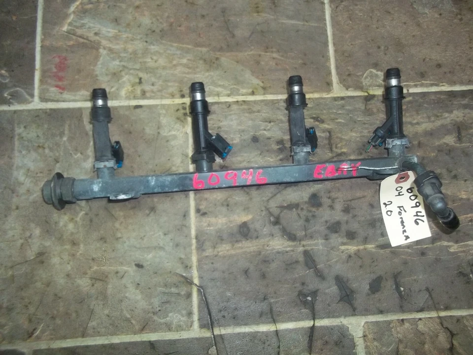 Conjunto de riel de inyección de combustible Forenza Reno Optra 2004-2008 con 4 inyectores OEM Foto 2 de 4