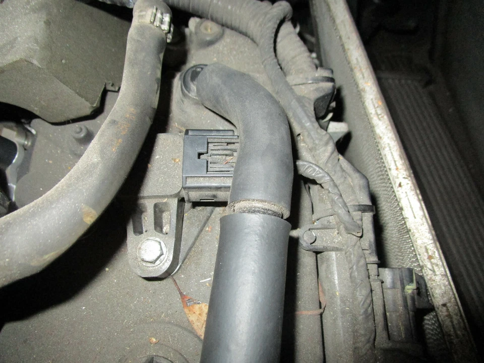 Genuine Holden New PCV Hose Pipe suits Holden VE V6 Commodore 2010 - 2011 LLT - image 4 of 4