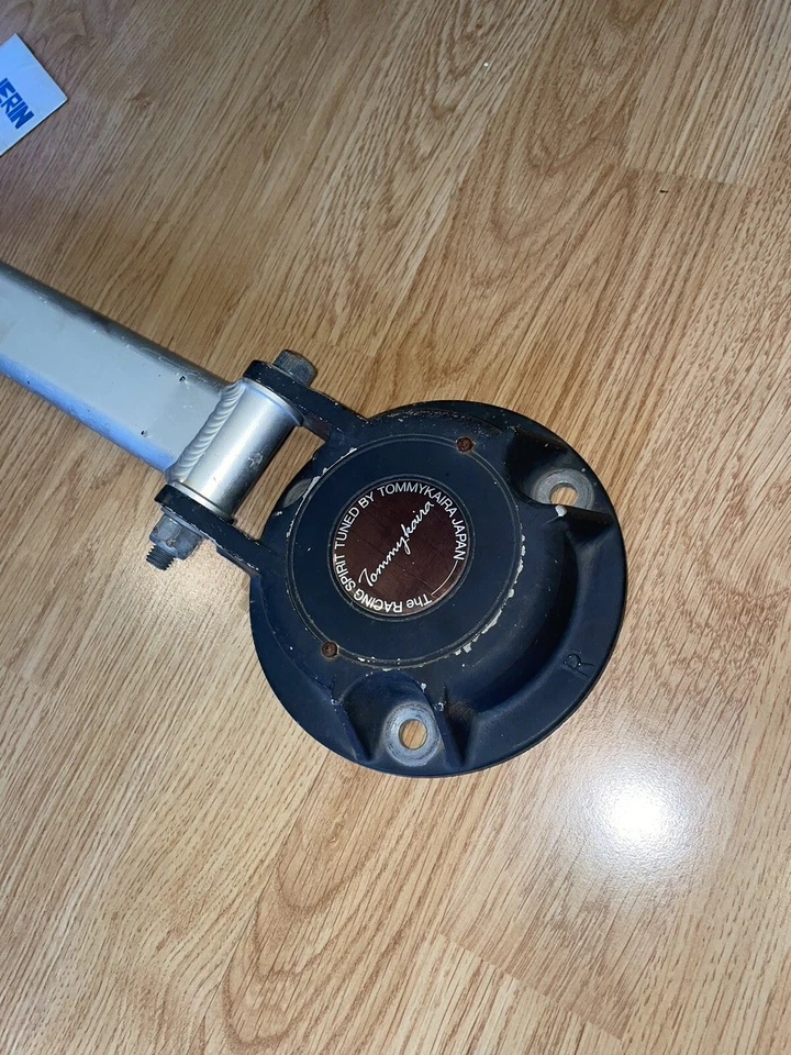 Soporte de barra de torre de puntal Tommykaira Tommy Kaira para Nissan Skyline R31 GTSR NISMO Foto 4 de 4