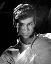 ANTHONY PERKINS - 8X10 PUBLICITY PHOTO (ZZ-837)