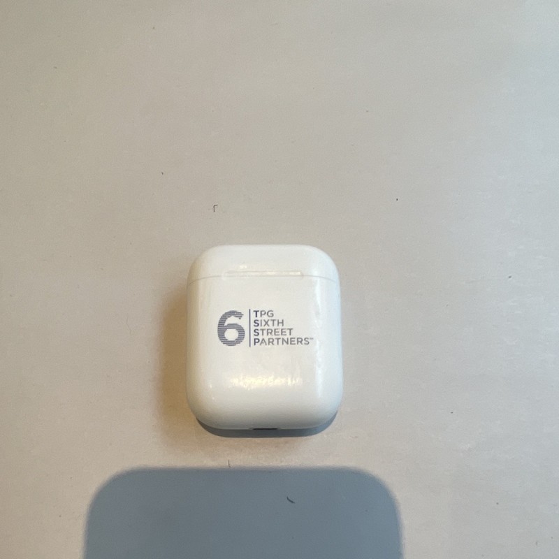 Apple AirPodsModel A1523 Bluetooth Earbuds w/ Charging Case - White