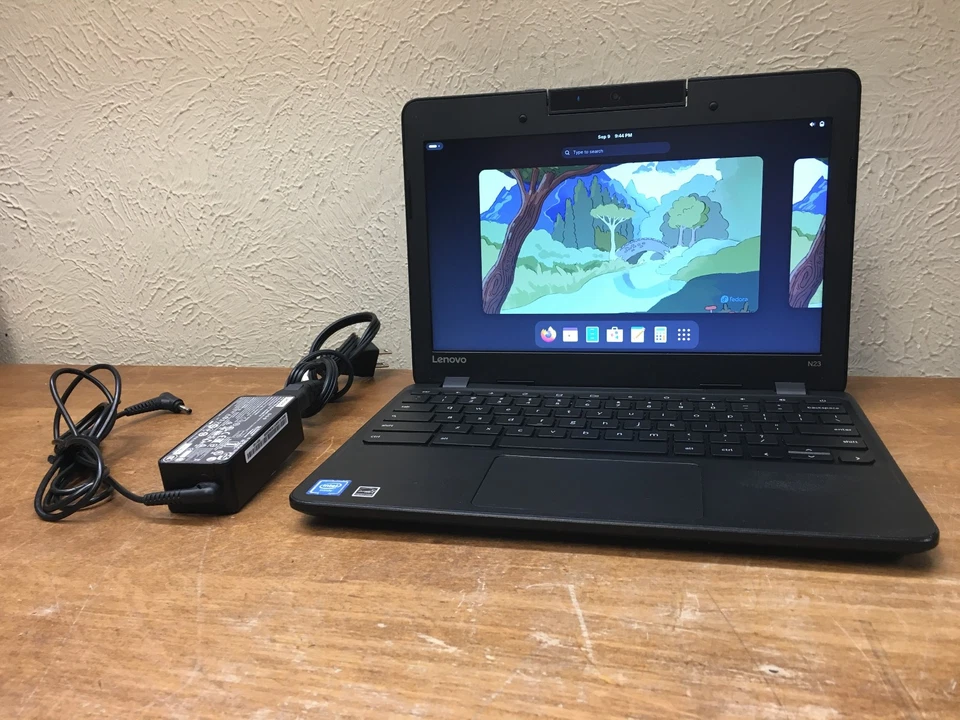 Portátil Lenovo N23 11" Intel Celeron 1.60GHz N3060 16GB - 4GB RAM Linux Fedora 42 Foto 2 de 4