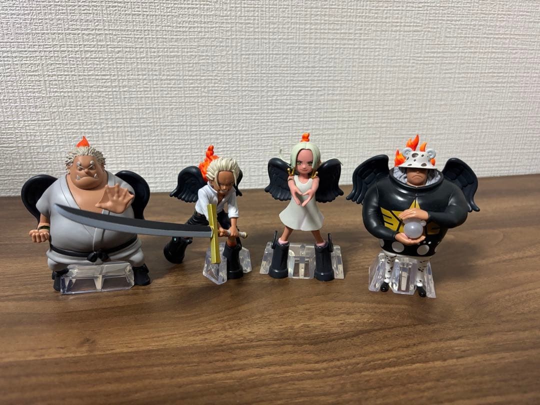 Juego de 4 figuras de serafines de una pieza auténticos juguetes de anime coleccionables Japón
