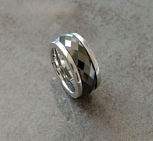 Anello Emporio Armani, anello sfaccettato in acciaio e nero. Anello UK taglia M 1/2 - Foto 3 di 14