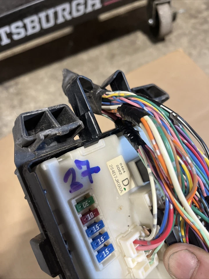 OEM INFINITI G37 2008 cupé automático 2x2 motor IPDM caja de conexiones de fusibles Foto 3 de 3