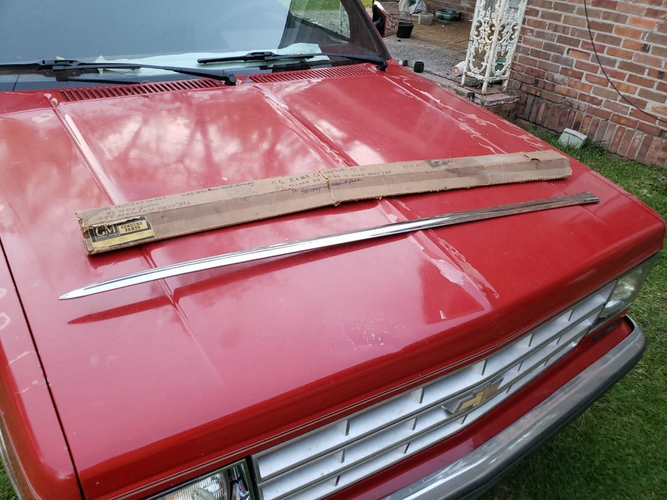 Oldsmobile 88 1956 sedán de vacaciones, S88 Deluxe LH panel 1/4 moldura GM # 4670621 Foto 2 de 4