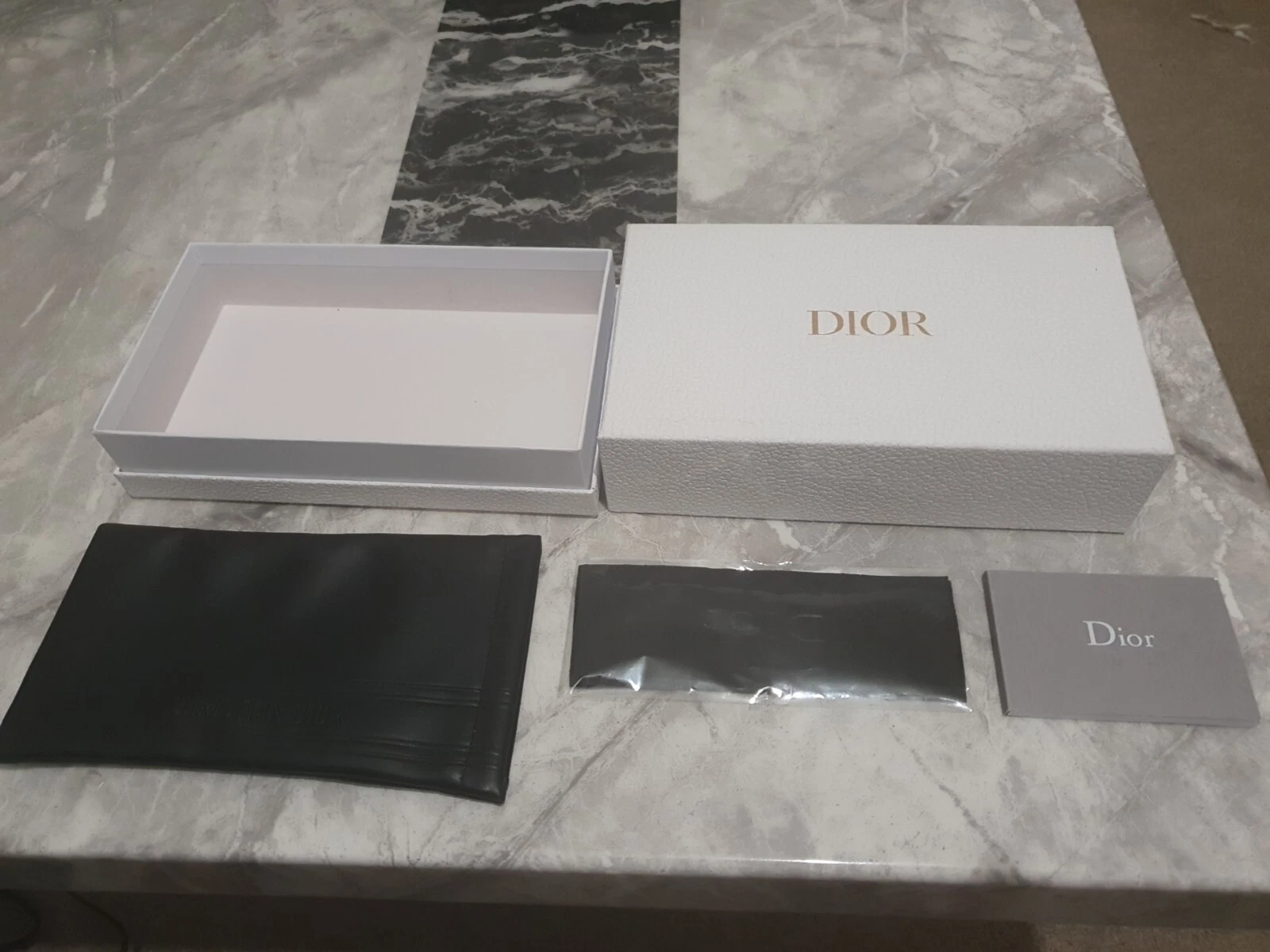 Lunettes de soleil portefeuille DIOR boîte cadeau vide blanche 4,6