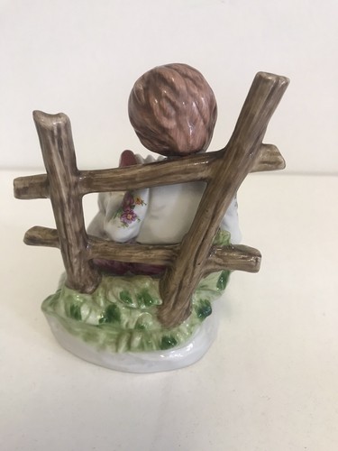 Lovely Uniart Fine Porcelain Figurine Boy With Accordion And Dog - Foto 3 di 6