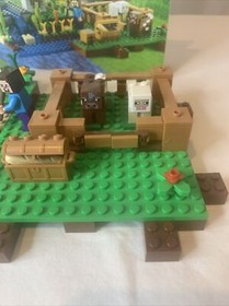 LEGO Minecraft Set - 21114 The Farm - 100% Complete w/ Manual