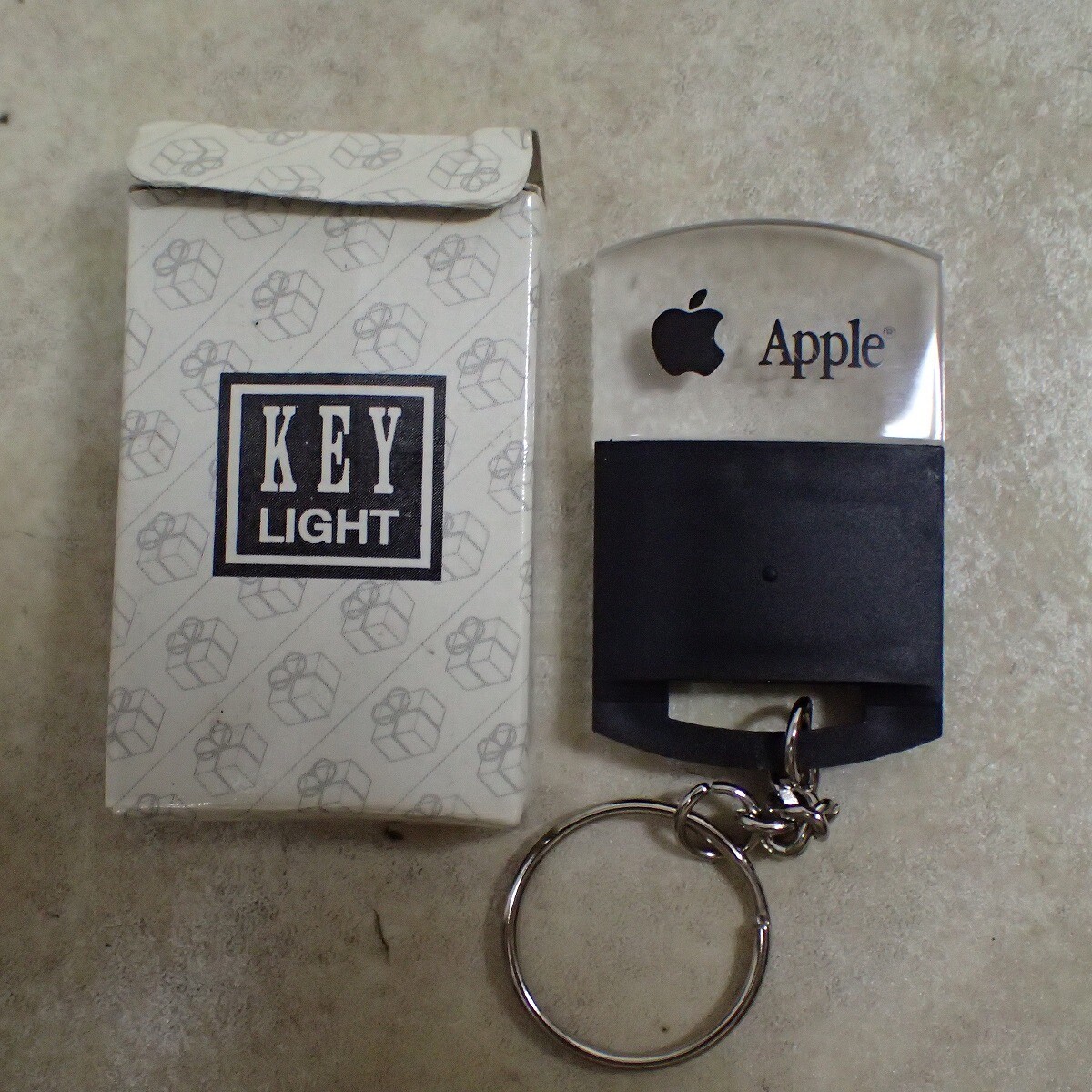 レア！　Macintosh ピンバッジ　Apple ペンダント　セット RARE Vintage Apple Computer Keychain Set Promo Macintosh