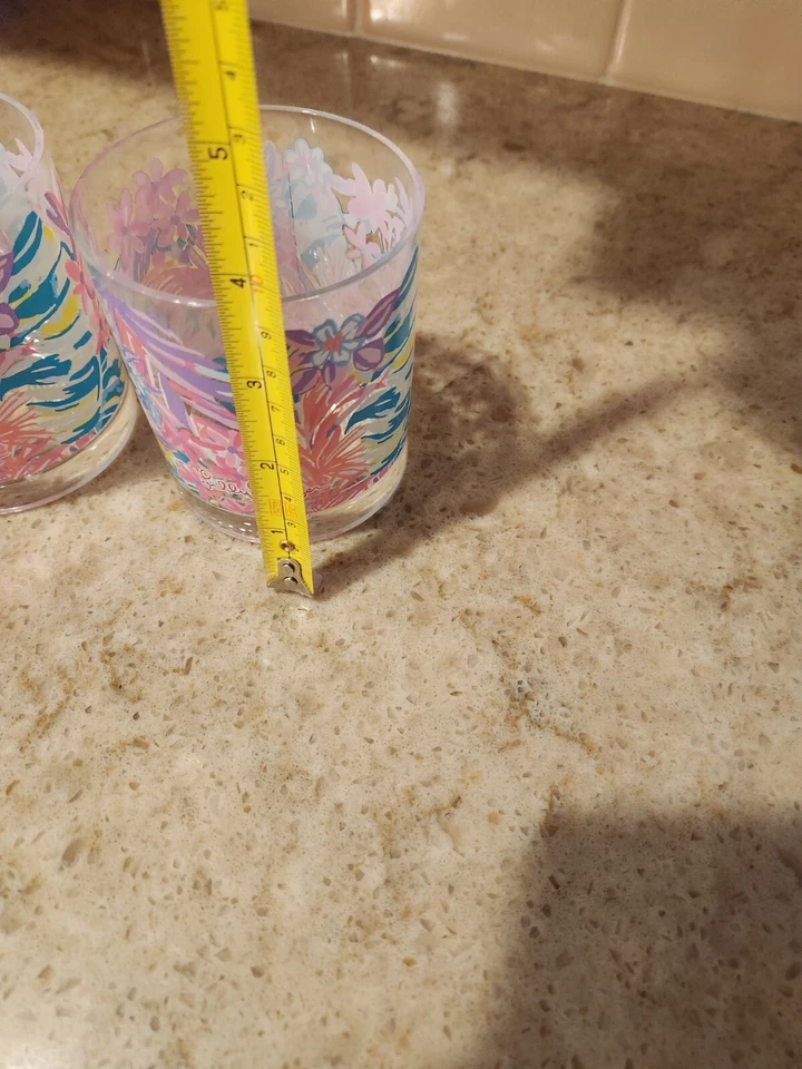 Pr. Copos para beber Lilly Pulitzer acrílico rosa à beira da piscina Lo Ball BOM - Imagem 4 de 4