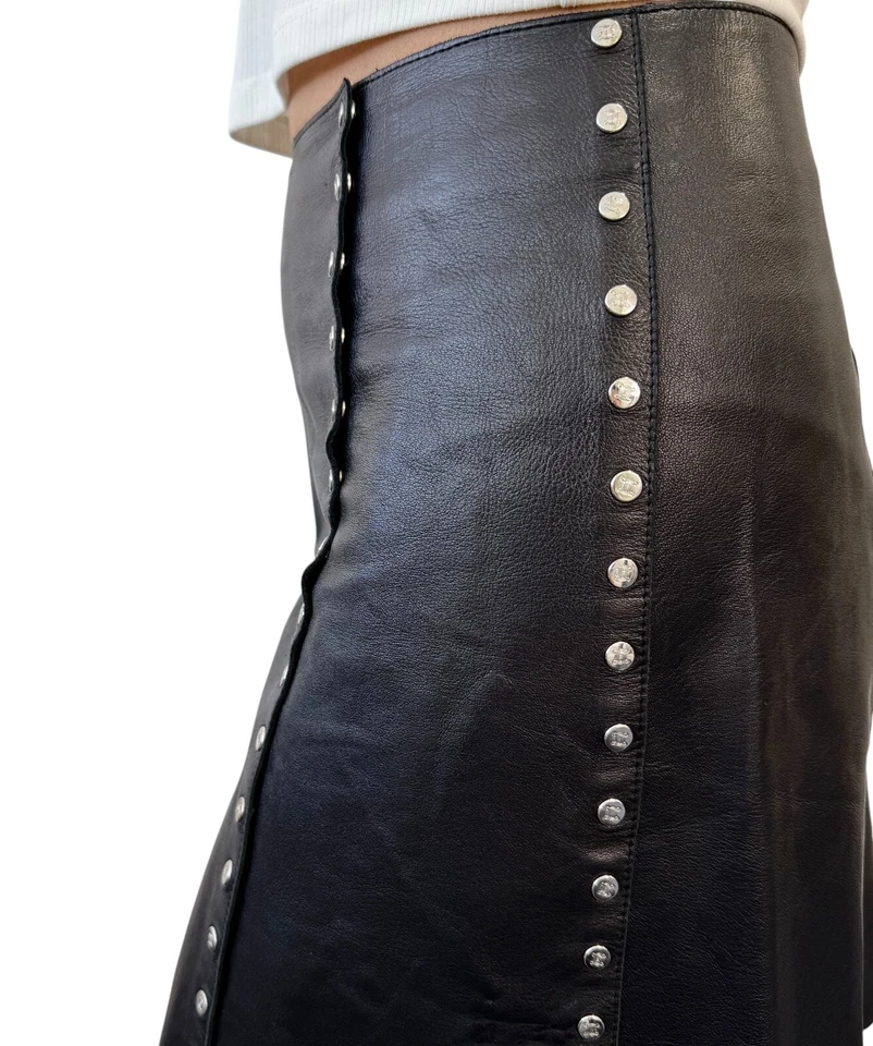Minifalda CELINE Vintage Macadam Logo Botón #38 Cuero Negro Plateado Foto 4 de 4