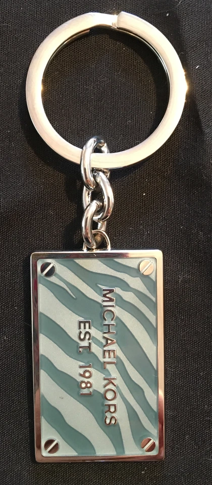 Llavero Michael Kors Esmalte Verde Tono Plata Metal Nuevo Raro Auténtico Foto 3 de 4