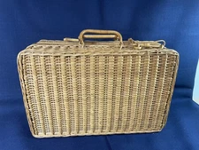 VTG Wicker Rattan Picnic Basket/Suitcase with Handle & Toggle Closure  14"