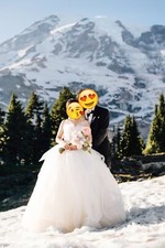 Gorgeous Wedding Dress Gown with free veil, Worn Once for Pre-Wedding Photoshoot