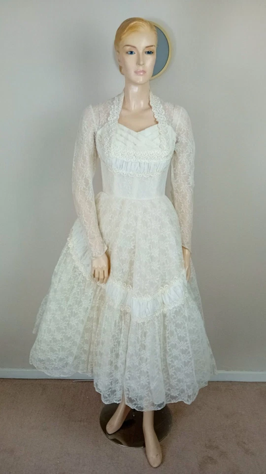 VINTAGE 50S IVORY WHITE LACE EMBROIDERED CALF-LENGTH FULL SKIRT WEDDING DRESS 8 - Image 2 of 4