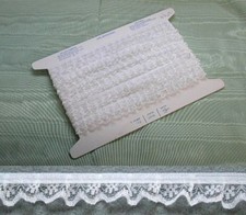 Gathered Narrow White Lace x 5 meters 134