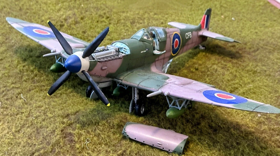 Unimax Forces of Valor RAF Spitfire MK. IX Airplane Netherlands 1945 1:32 Scale - Image 2 of 4