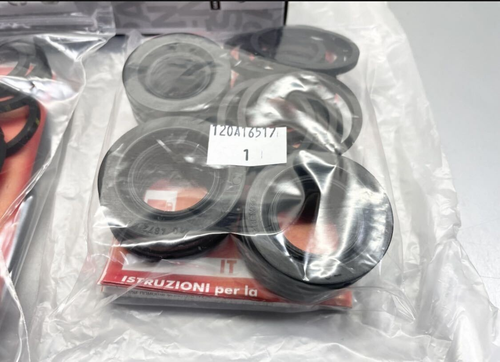Genuine R35 GT-R GTR Brembo Brake Caliper Seal Over Haul Kit Front + Rear 2007- - Picture 3 of 3