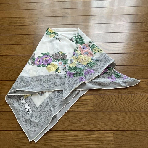Christian Dior grande écharpe 85 cm 33" carré soie fleur gris