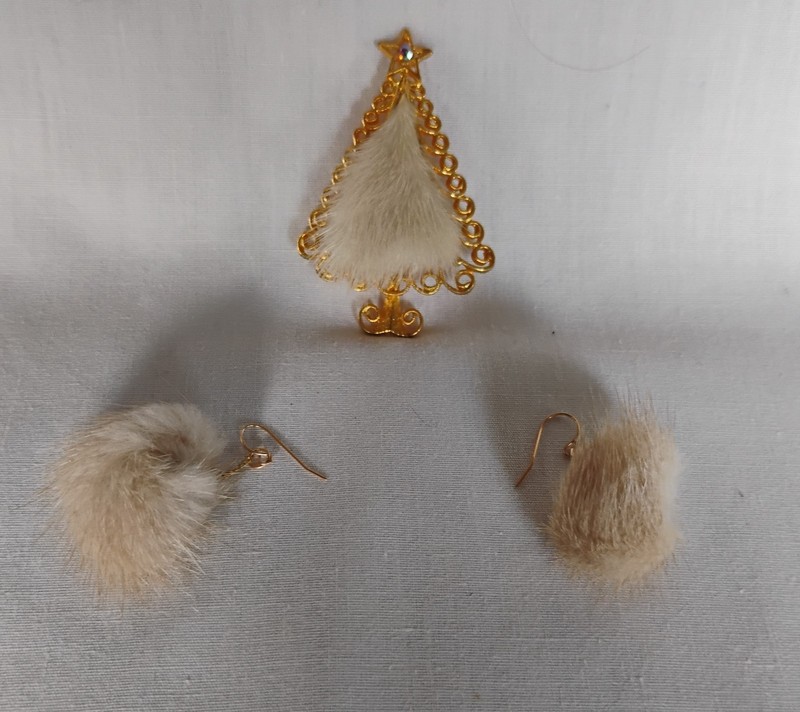 Vintage TANCER II Christmas Tree Pin & Earrings Gold Tone Metal & Mink Fur