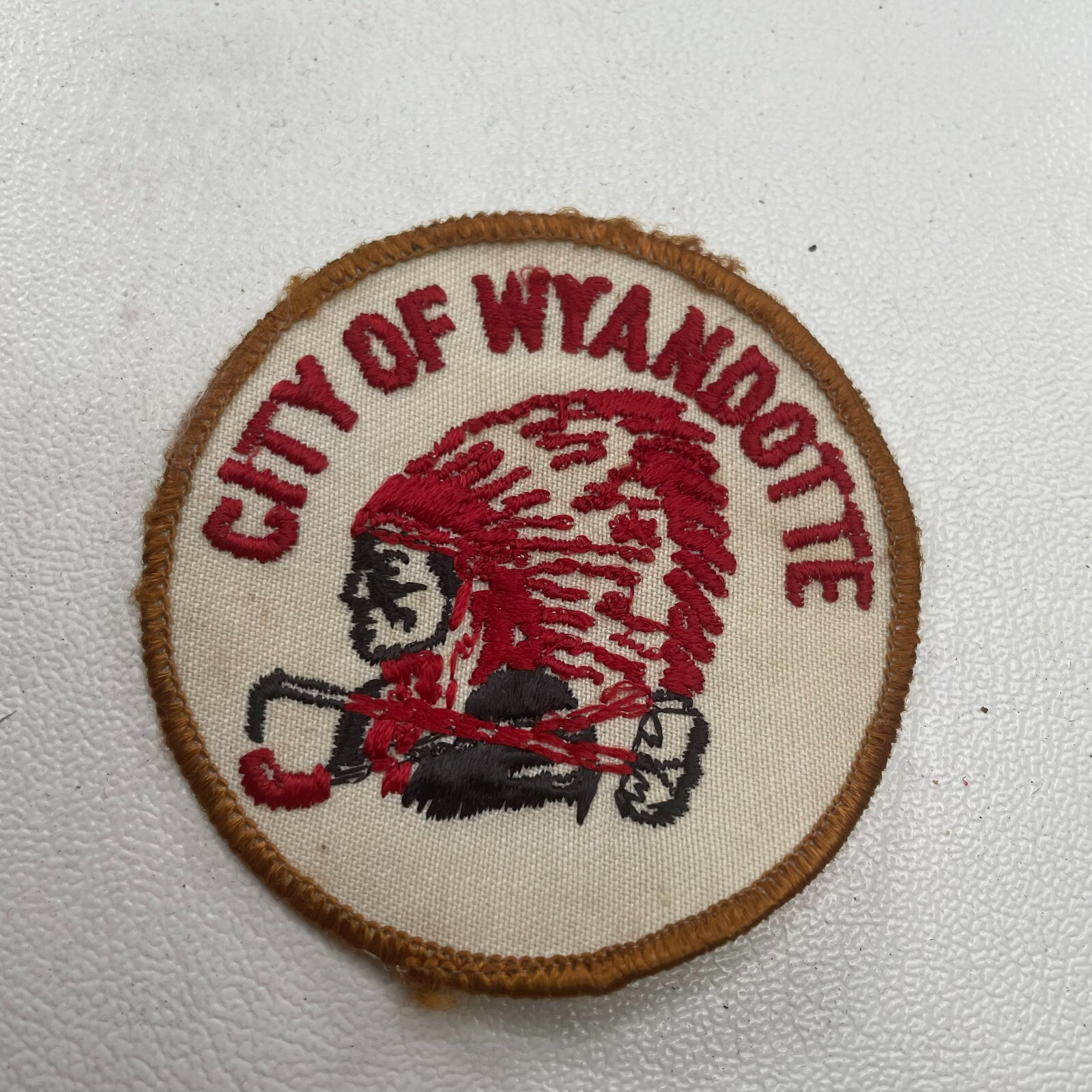VINTAGE Gorgeous Native American Headdress CITY OF WYANDOTTE Patch T047