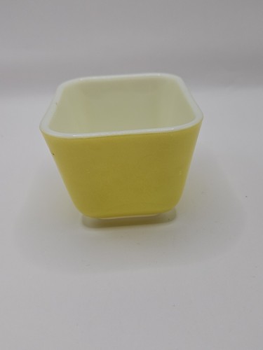 Vintage Pyrex #501-B | Yellow 1-1/2 Cup Refrigerator Dish | No Lid - Picture 4 of 10