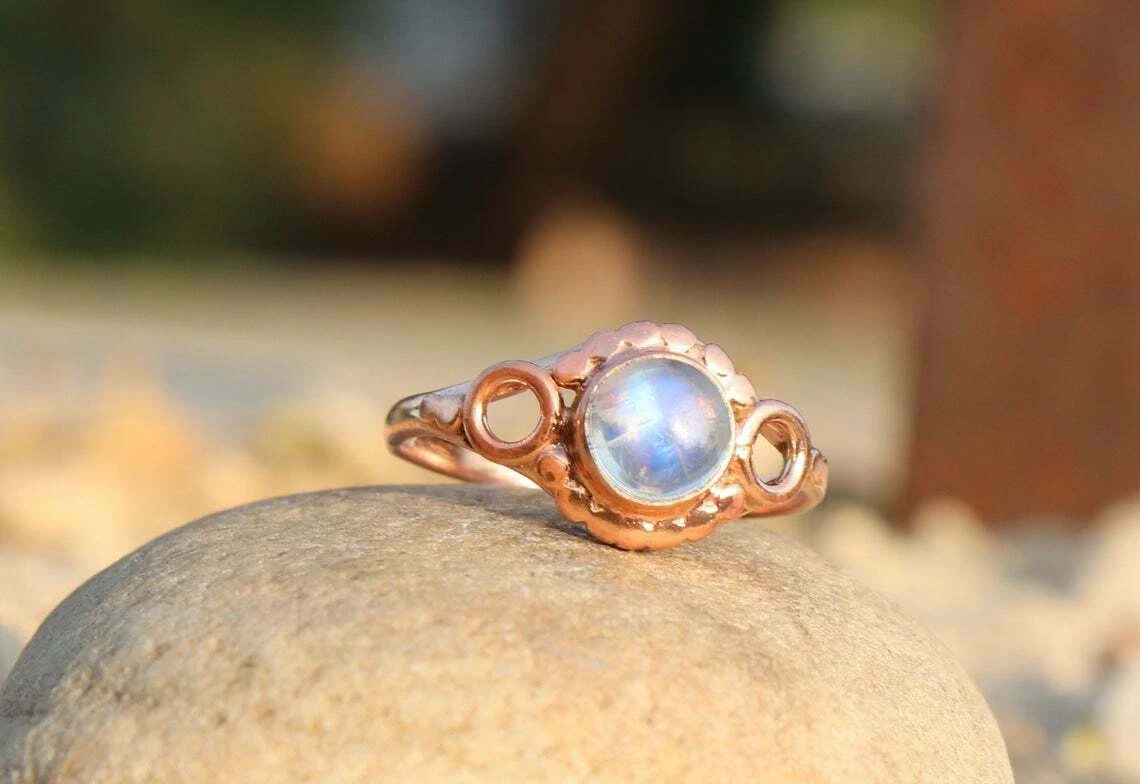 Rose gold hot sale rainbow moonstone ring