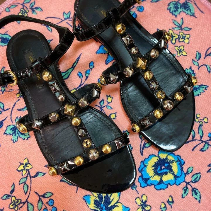 Louis Vuitton Studded Thong Sandals Second-hand