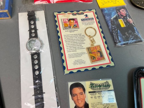 Huge Lot Elvis Presley Memorabilia Sunglasses Photos Cards Xmas Ornaments - Picture 7 of 13