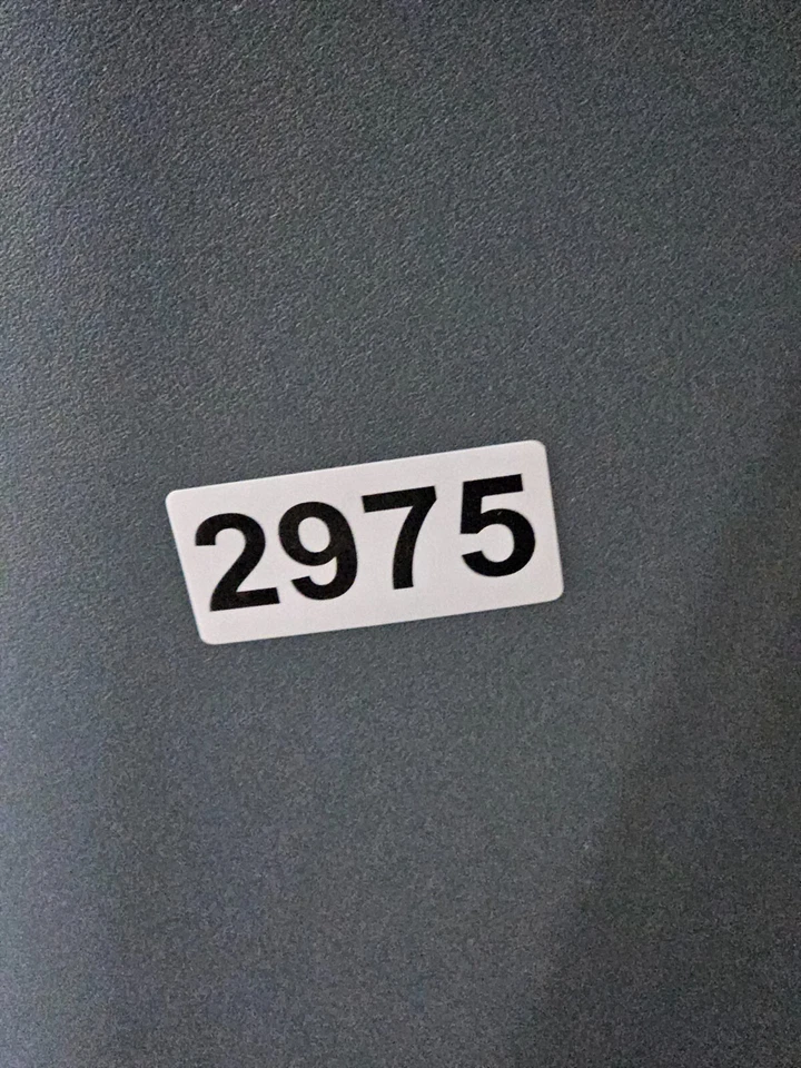 Chevy Silverado 1500 2009 Hot Wheels Target Exclusive Race Aces dorado y cromado Foto 2 de 2