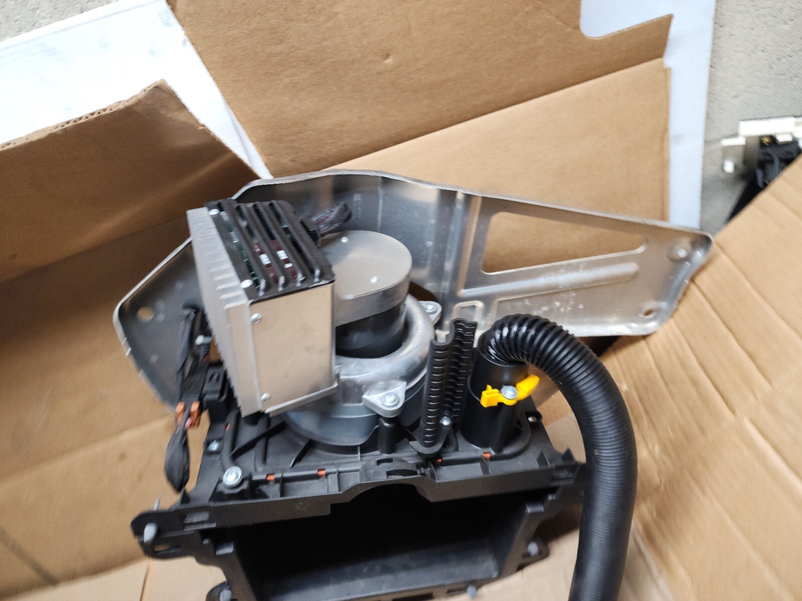 20182020 1820 Chrysler Pacifica Stow N Vac Builtin Vacuum OEM eBay