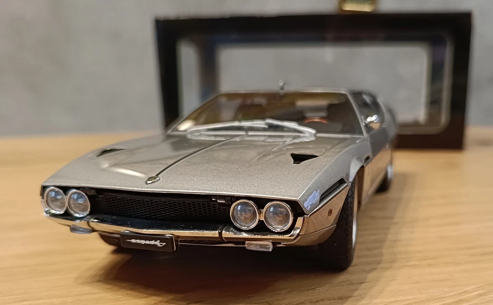 AUTOart - LAMBORGHINI ESPADA 1970 -1:18 Silver Grey Met - OVP - 74501 - Immagine 4 di 4