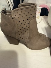 jasmin Taupe Faux Suede Cut-Out Peep Toe Ankle Booties Block Heel Zip Size 8