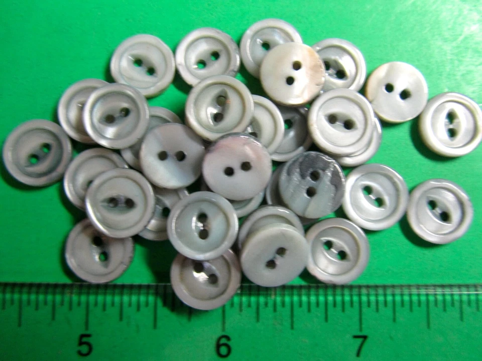 (30+) VINTAGE 1/2" BLUE GRAY PEARL SHELL 2-HOLE CRAFT BUTTONS (D208) - Image 2 of 2