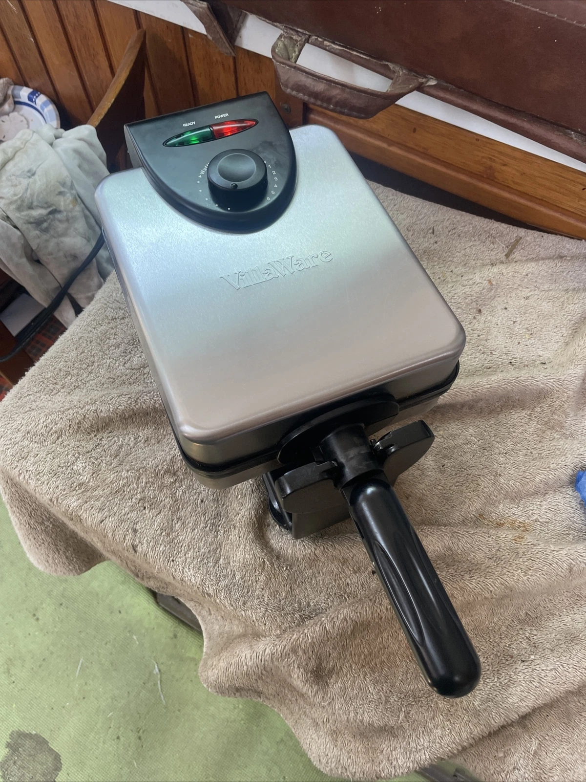 VillaWare V31201 Compact Pro Belgian Flip Waffler 1500W 475