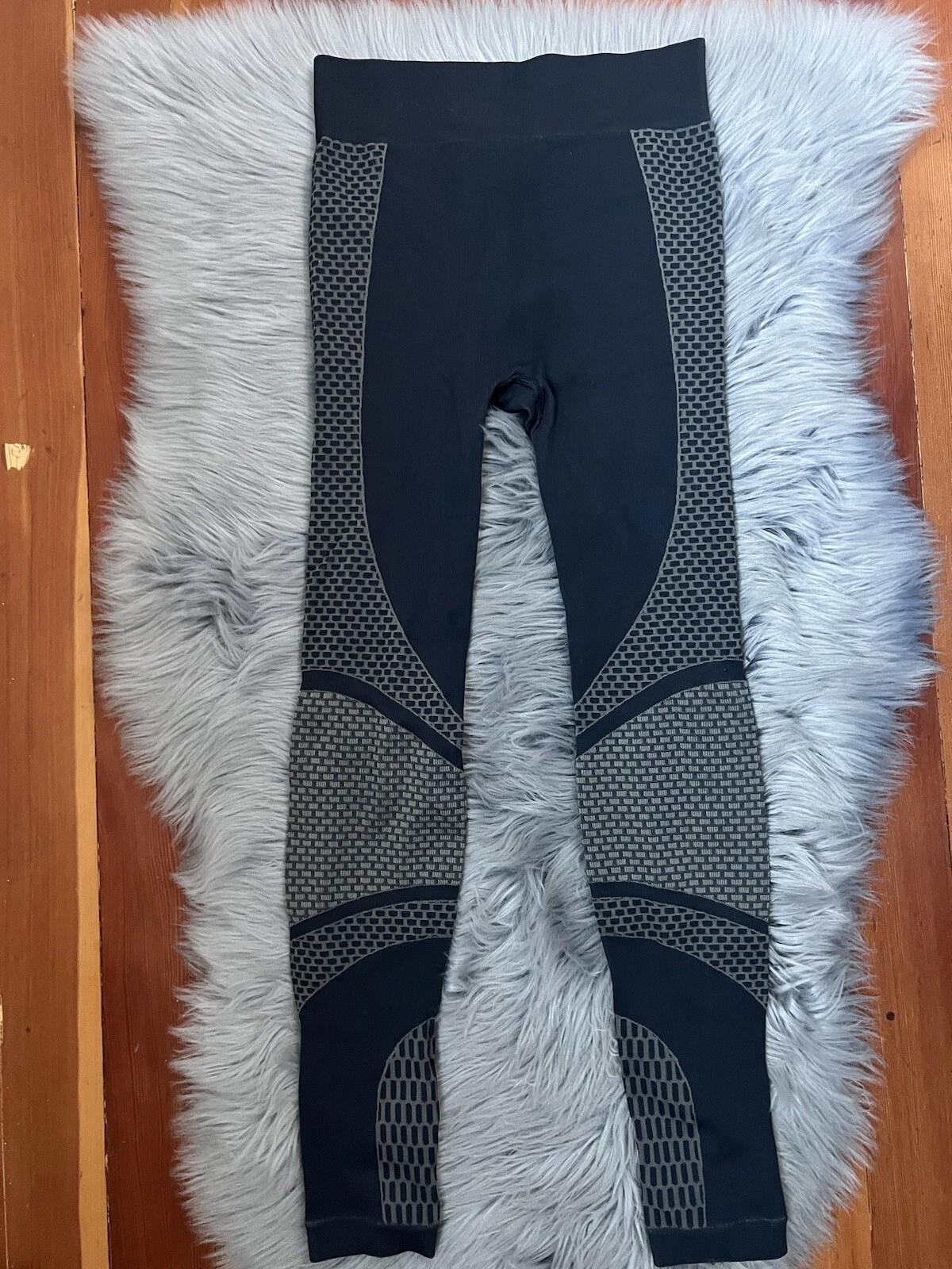 Lululemon about that base hugged seamless tight black slate Sz 4