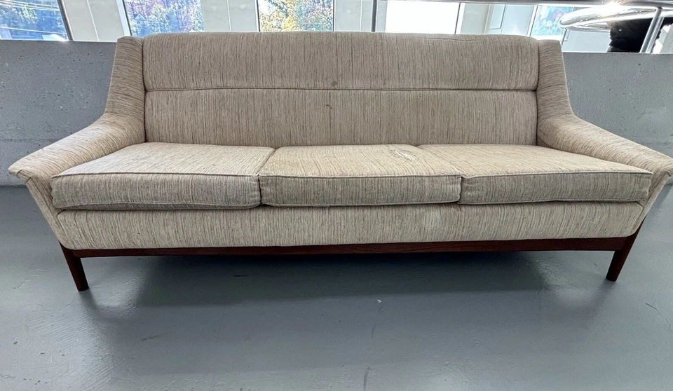 SOFÁ DANÉS MODERNO DE COLECCIÓN DE FOLKE OHLSSON para DUX MID CENTURY TRES COJINES Foto 2 de 4