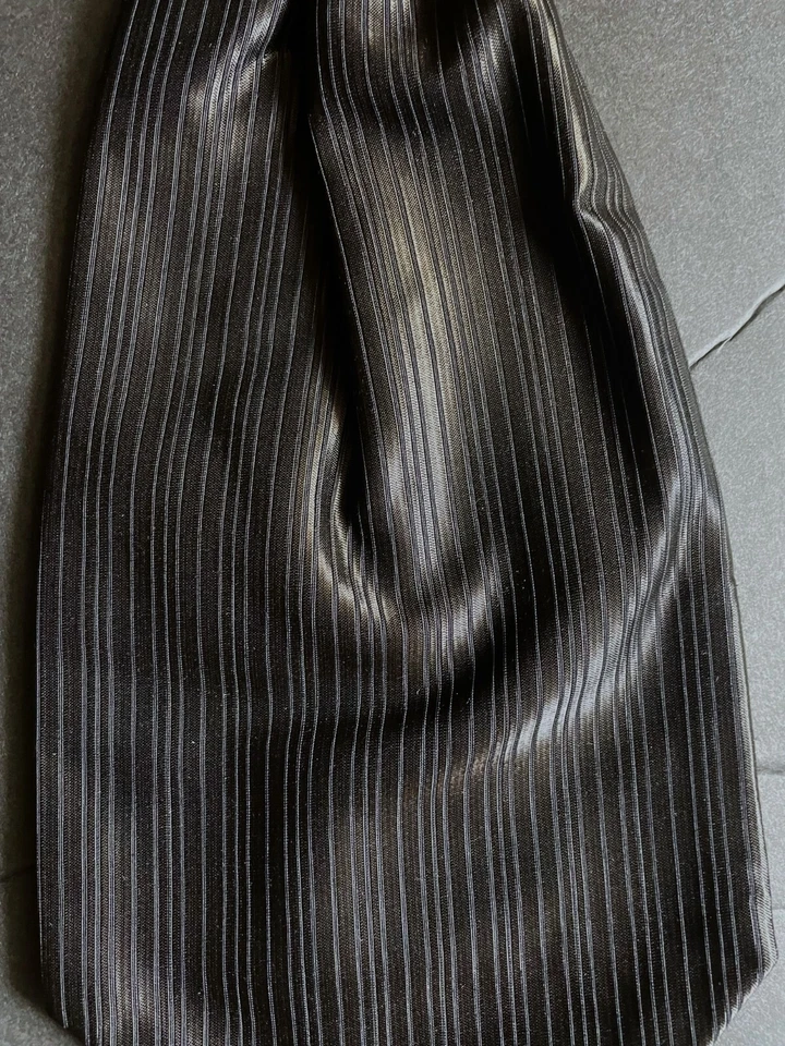 Gravata de casamento cetim preta L'UOMO DRINK pré-amarrada gravata Ascot plastron Itália - Imagem 3 de 4