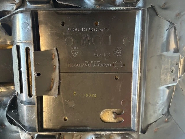 OEM🔥09-23 Genuine Harley Touring Reduced Reach Sundowner Seat🔥 - Image 3 of 3