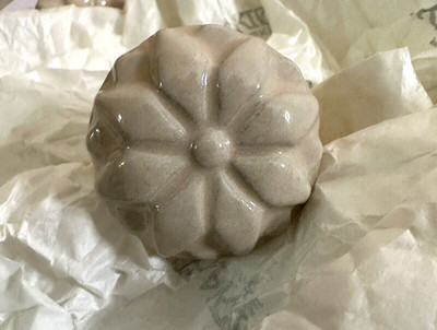 Lisbeth Dahl Cream w/Mauve Drawer Cabinet Ceramic Knobs, Set of 8  **READ**