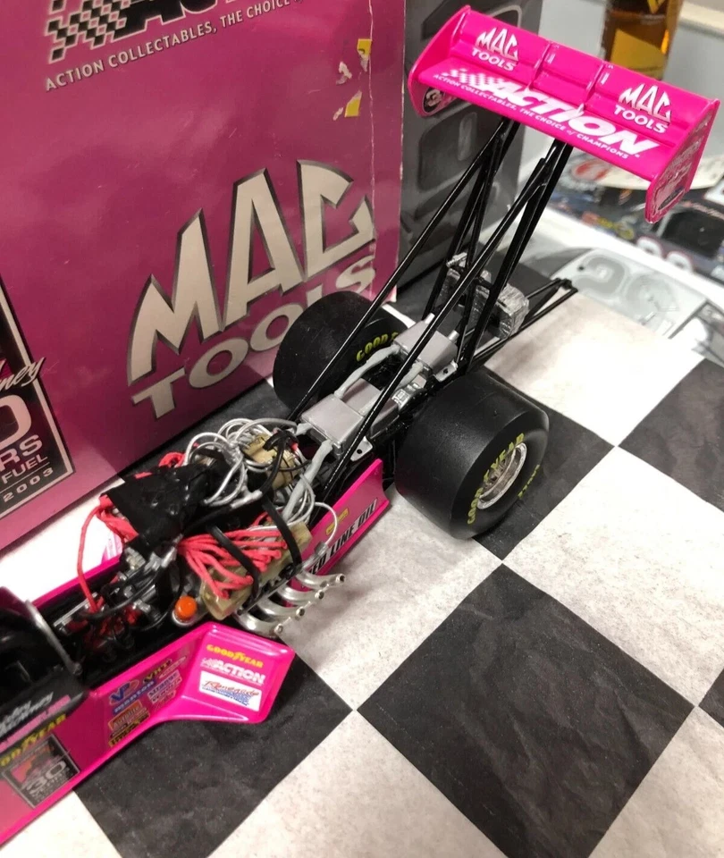 Shirley Muldowney Mac Tools/Terminator 3 2003 Dragster 1:24 scale 104463 Action - Image 3 of 4