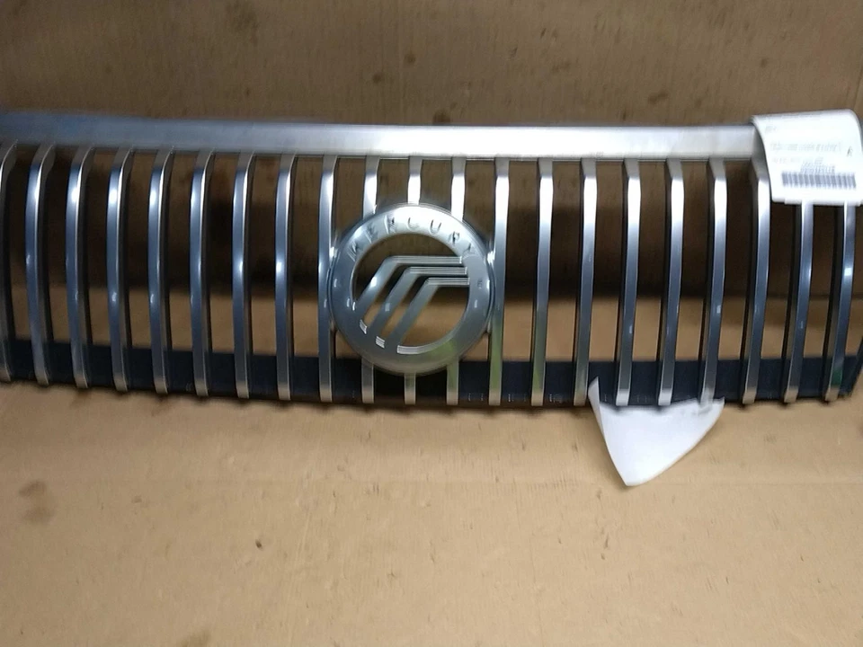 Used Upper Grille fits: 2010 Mercury Mountaineer upper header mounted satin fini Foto 2 de 4