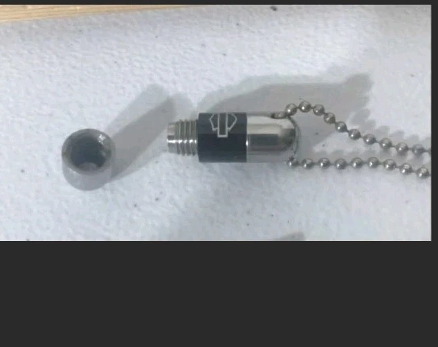 Collar colgante bala Harley-Davidson “HDMC”. Plateado con cuero negro. Foto 4 de 4