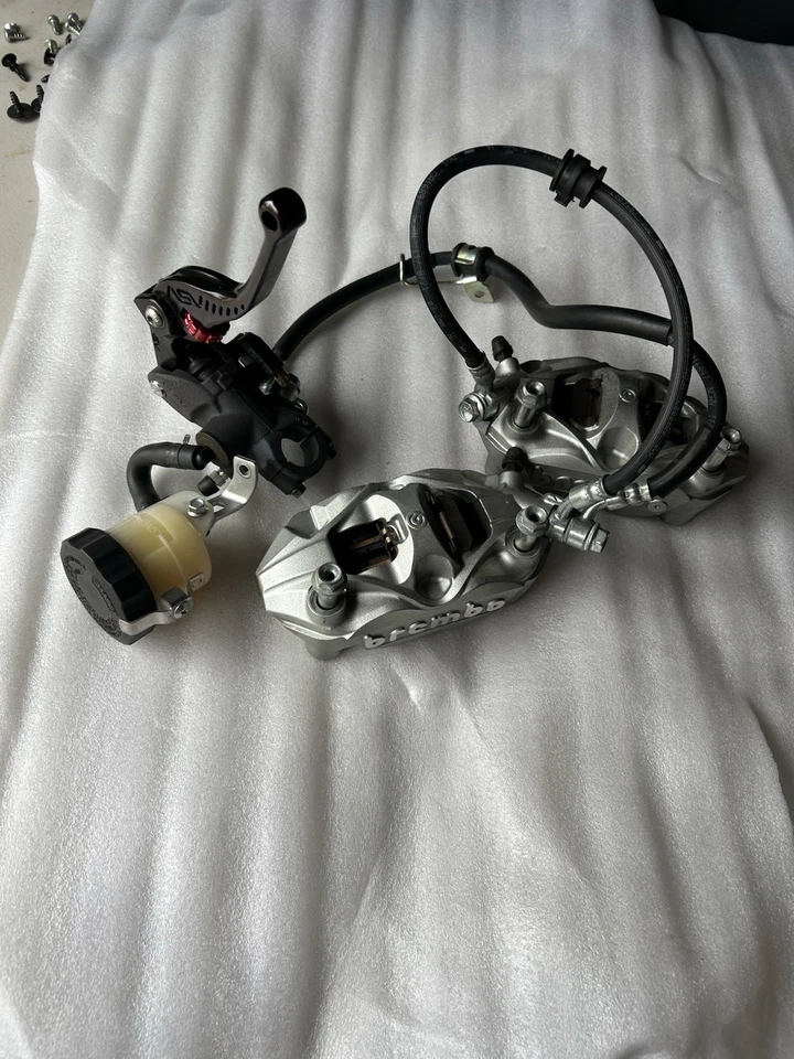 2011-25 Gsxr 600/750 OEM Front Brake Whole Assembly With Mounting Hardware!! - Image 3 of 3