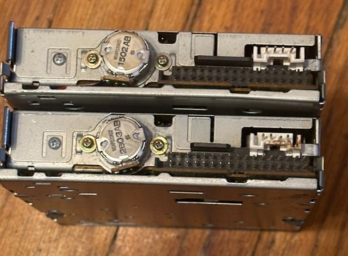 TWO Alps Electric 3.5" DF354H121F/76H4091 Black 1.44MB Floppy Drive UNTESTED - Afbeelding 6 van 6
